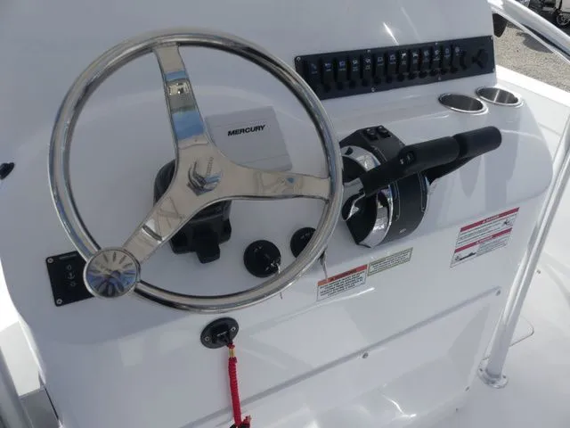 Slide: The Image of Twin Vee 240 STX 2026 - 15