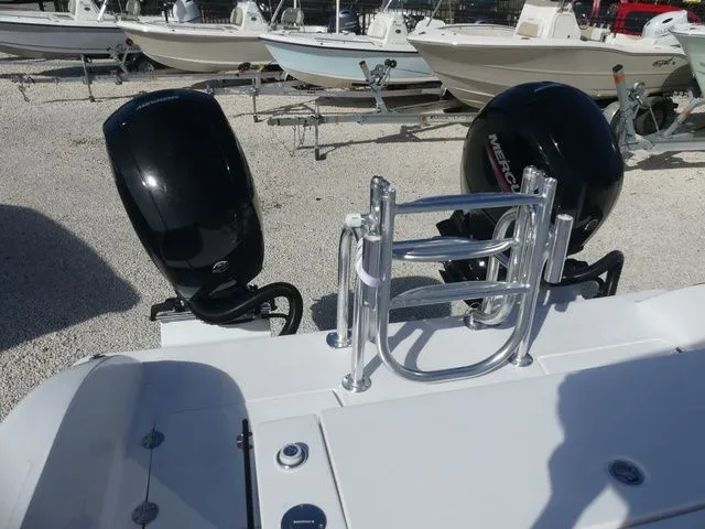 Slide: The Image of Twin Vee 240 STX 2026 - 5