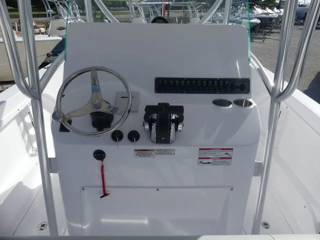 Slide: The Image of Twin Vee 240 STX 2026 - 6