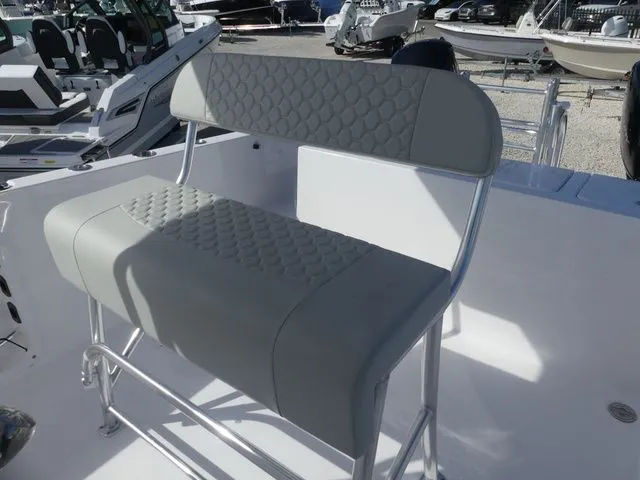 Slide: The Image of Twin Vee 240 STX 2026 - 9