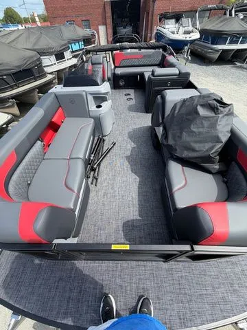 Slide: The Image of Godfrey Sweetwater 2286 SFL - Suzuki 250 SS 2026 - 10