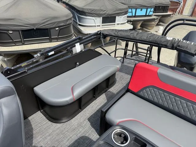 Slide: The Image of Godfrey Sweetwater 2286 SFL - Suzuki 250 SS 2026 - 11