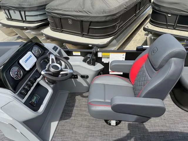 Slide: The Image of Godfrey Sweetwater 2286 SFL - Suzuki 250 SS 2026 - 12