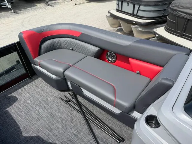 Slide: The Image of Godfrey Sweetwater 2286 SFL - Suzuki 250 SS 2026 - 14