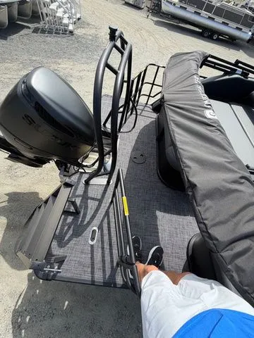 Slide: The Image of Godfrey Sweetwater 2286 SFL - Suzuki 250 SS 2026 - 15