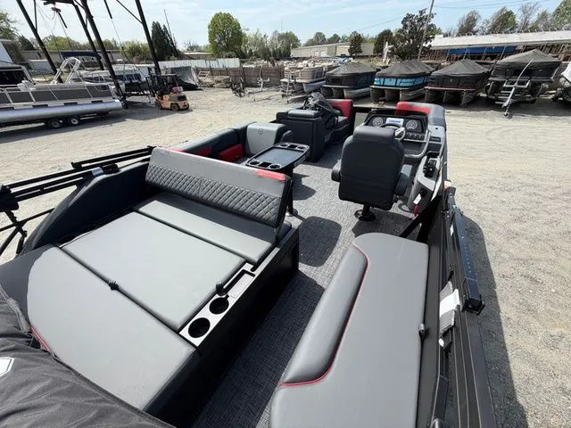 Slide: The Image of Godfrey Sweetwater 2286 SFL - Suzuki 250 SS 2026 - 7