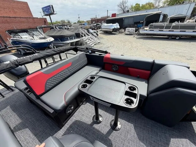 Slide: The Image of Godfrey Sweetwater 2286 SFL - Suzuki 250 SS 2026 - 9