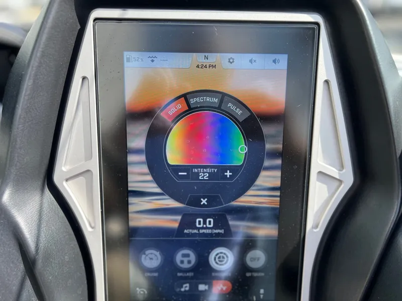 Slide: The Image of Tigé Z3 2023 touchscreen display with color control. - 28