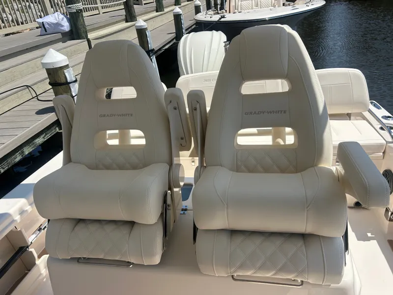 Slide: The Image of Grady-White 281 Coastal Explorer 2026 - 22