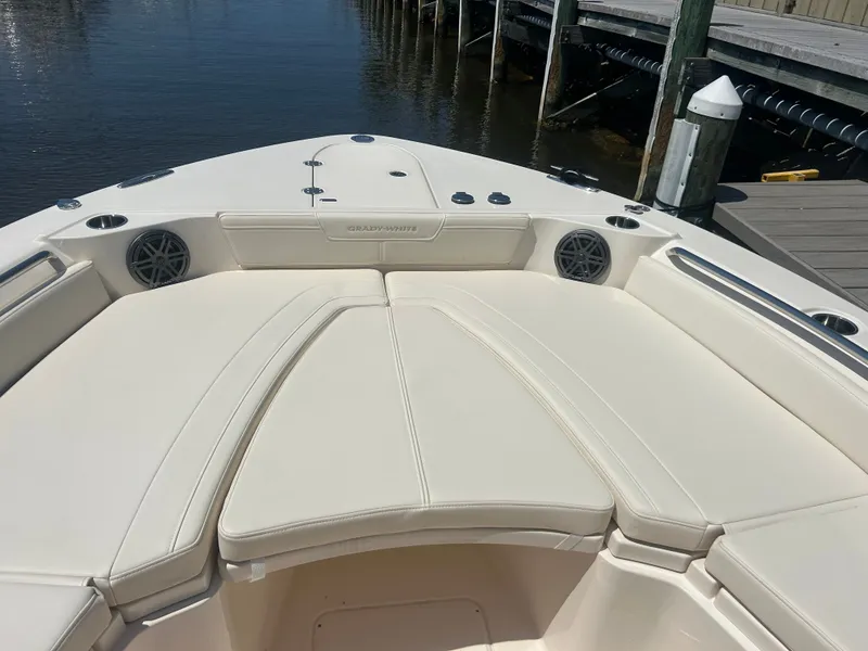Slide: The Image of Grady-White 281 Coastal Explorer 2026 - 29