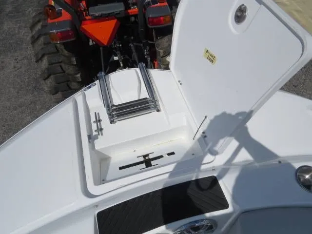 Slide: The Image of Hurricane SunDeck 2410 OB 2022 - 17