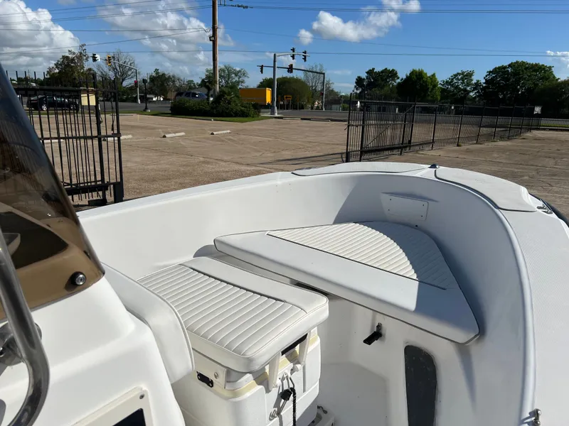 Slide: The Image of Boston Whaler Dauntless 16 2000 - 2