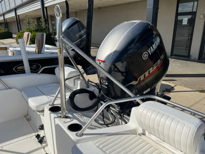 Slide: The Image of Boston Whaler Dauntless 16 2000 - 7