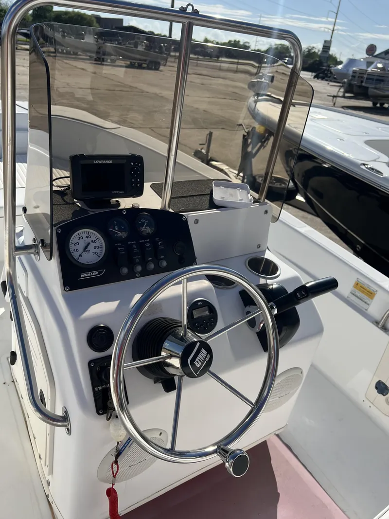 Slide: The Image of Boston Whaler Dauntless 16 2000 - 8