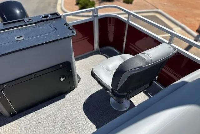 Slide: The Image of Seating area on a 2026 Sun Tracker Sportfish 24 XP3 boat. - 25