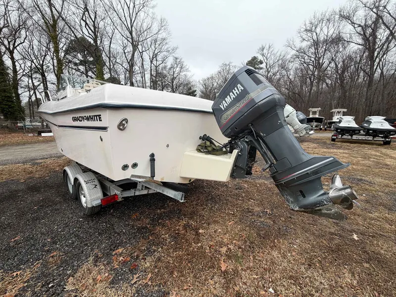 Slide: The Image of Grady-White Gulfstream 232 2004 - 7