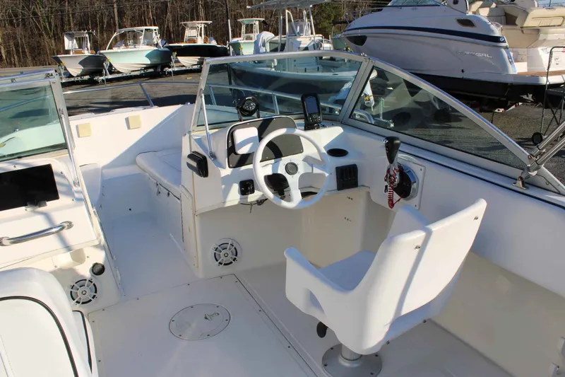 Slide: The Image of Boston Whaler Ventura 20 1998 - 10