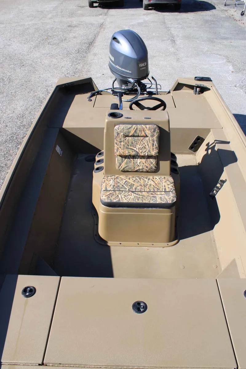 Slide: The Image of G3 Gator Tough 18 CC 2026 - 18