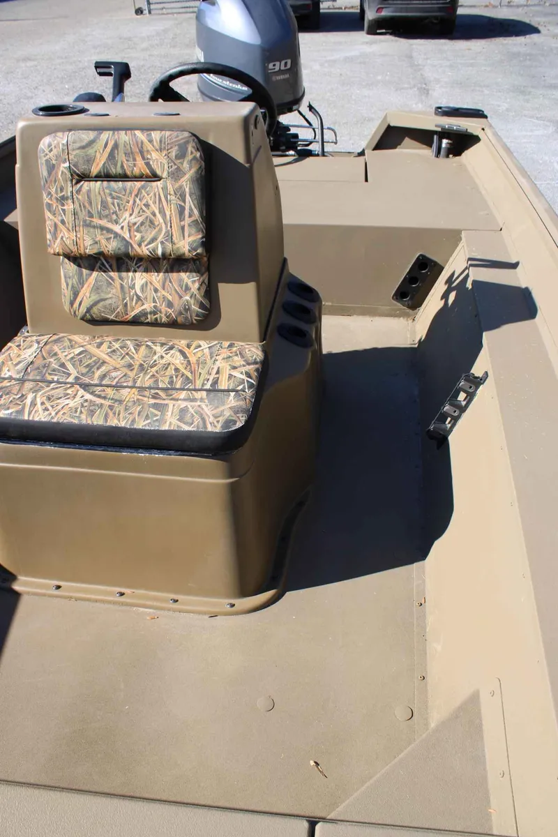 Slide: The Image of G3 Gator Tough 18 CC 2026 - 19