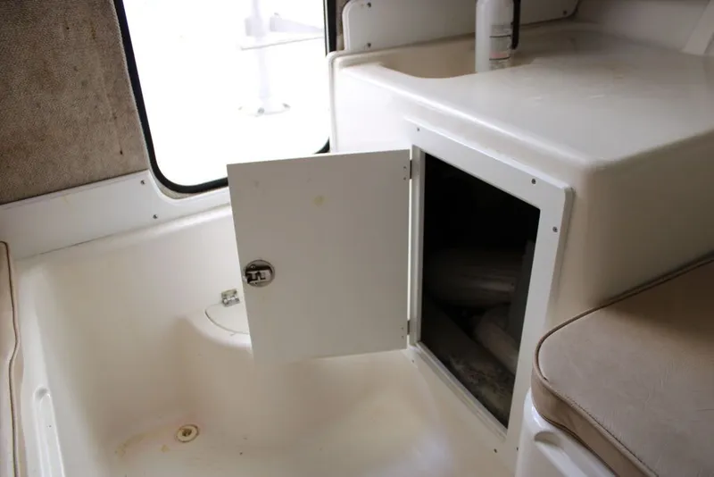 Slide: The Image of Angler 220 Walkaround 2005 - 18