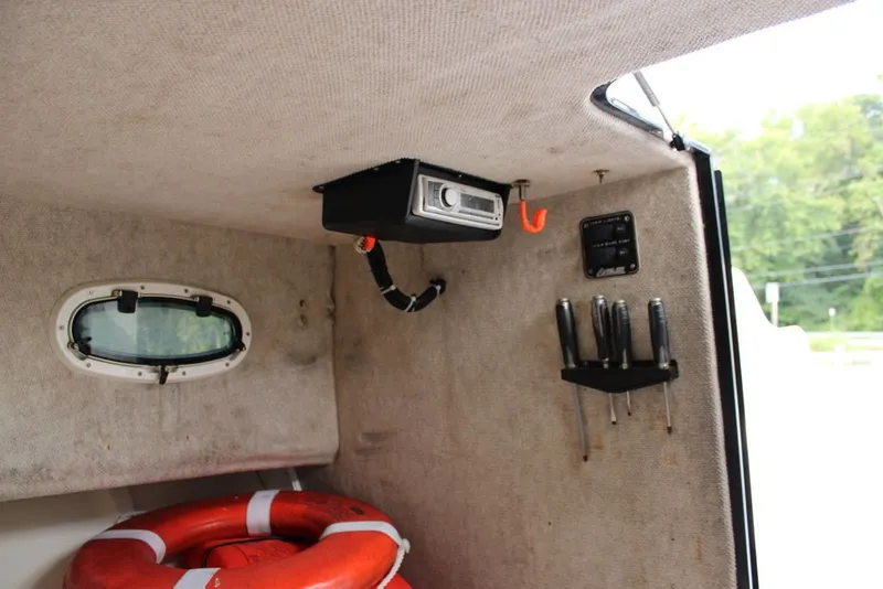 Slide: The Image of Angler 220 Walkaround 2005 - 19