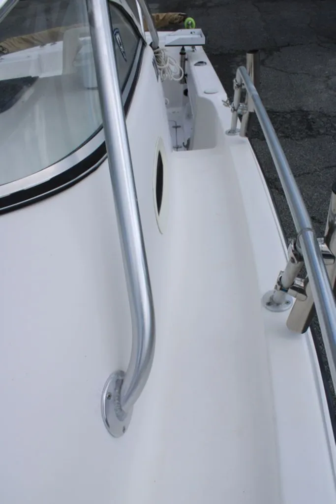 Slide: The Image of Angler 220 Walkaround 2005 - 27