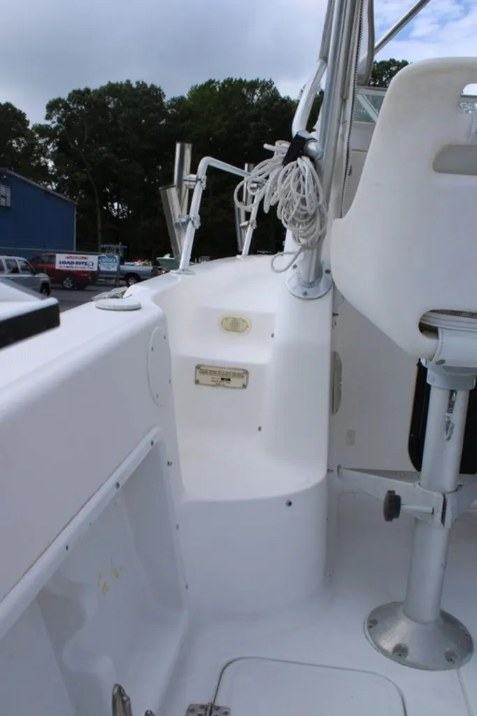 Slide: The Image of Angler 220 Walkaround 2005 - 29