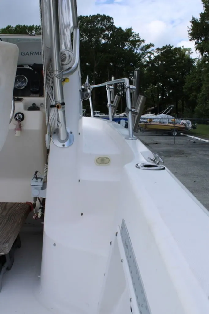 Slide: The Image of Angler 220 Walkaround 2005 - 30