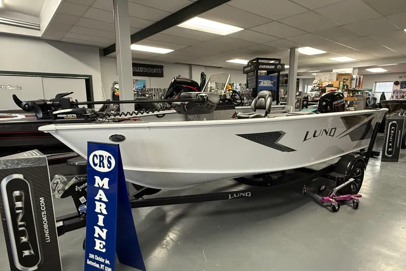 The Image of 2025 Lund 1675 Adventure SS boat displayed at CR's Marine showroom. - 0