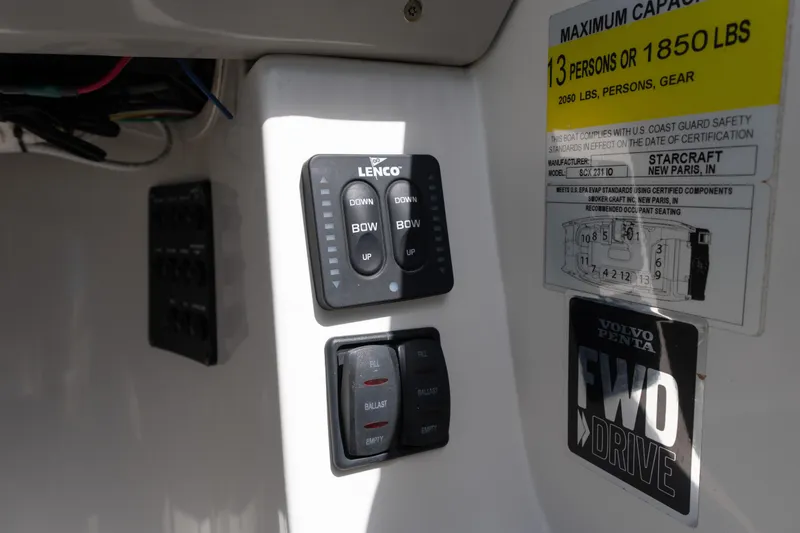 Slide: The Image of 2017 Starcraft Crossover 231 SCX IO SURF boat controls and capacity label. - 12