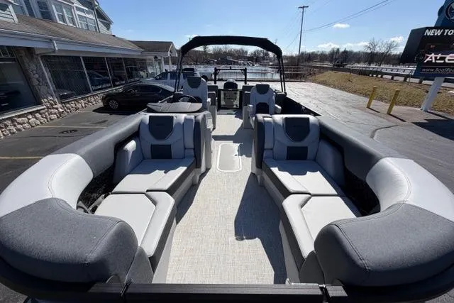 Slide: The Image of 2026 Alera M 23Q pontoon boat with spacious seating and modern design. - 39