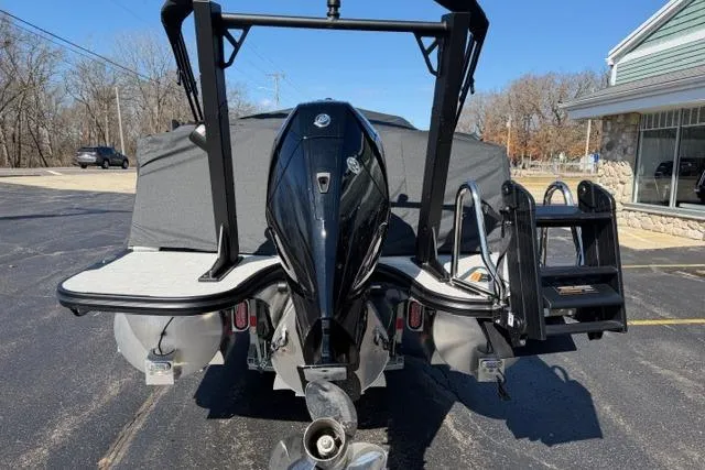 Slide: The Image of Alera M 23Q 2026 boat with a powerful outboard motor, parked on a sunny day. - 54