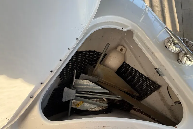 Slide: The Image of Storage compartment of a 2000 Formula 280 Bowrider with anchors and ropes. - 31