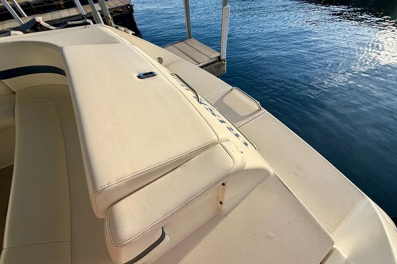 Slide: The Image of 2000 Formula 280 Bowrider boat docked by calm water. - 7