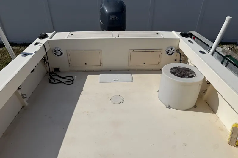 Slide: The Image of 2001 Parker 2510 Walkaround boat deck with storage compartments and Yamaha 250 engine. - 19