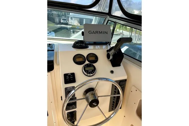 Slide: The Image of Helm of 2001 Parker 2510 Walkaround with Garmin navigation system. - 5