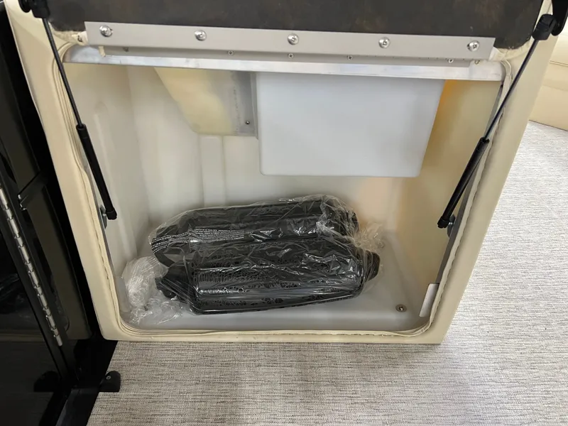 Slide: The Image of Coach Pontoons 243 RFC 3-SERIES TRITOON 2022 - 15