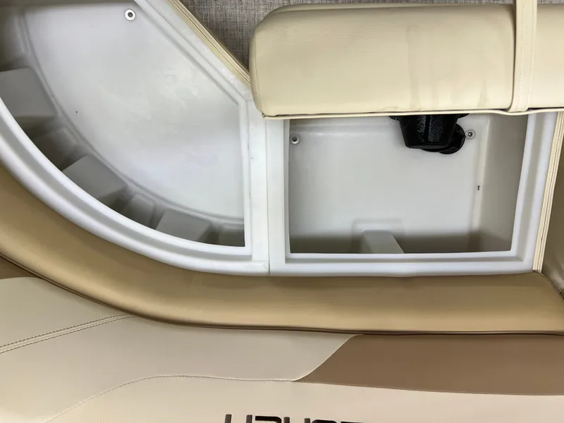 Slide: The Image of Coach Pontoons 243 RFC 3-SERIES TRITOON 2022 - 7