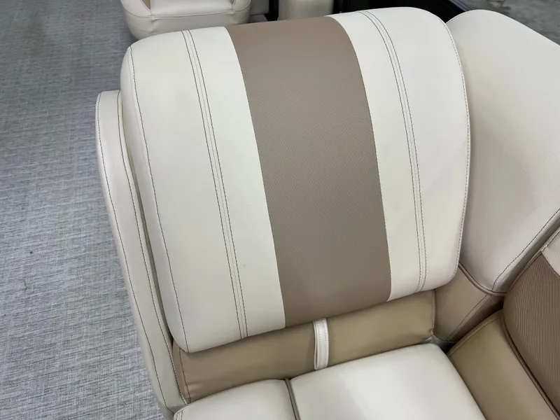 Slide: The Image of Coach Pontoons 243 RFC 3-SERIES TRITOON 2022 - 8