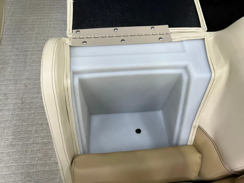 Slide: The Image of Coach Pontoons 243 RFC 3-SERIES TRITOON 2022 - 9