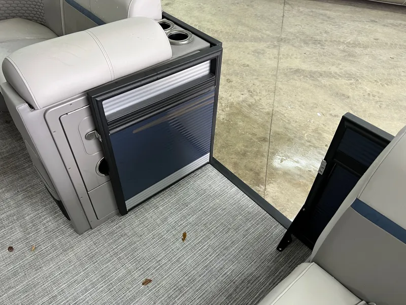 Slide: The Image of Qwest 818 E XRE CRUISE LTZ 2022 - 13