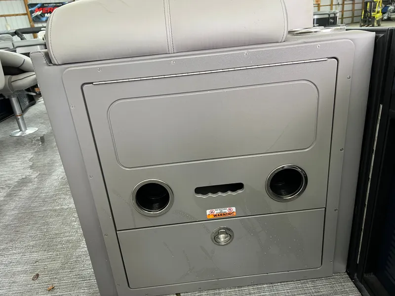 Slide: The Image of Qwest 818 E XRE CRUISE LTZ 2022 - 14