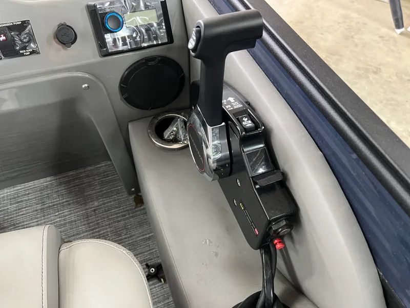 Slide: The Image of Qwest 818 E XRE CRUISE LTZ 2022 - 19