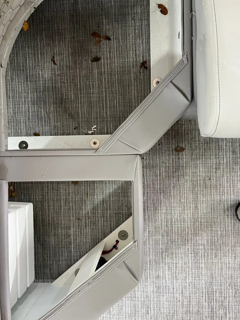 Slide: The Image of Qwest 818 E XRE CRUISE LTZ 2022 - 23