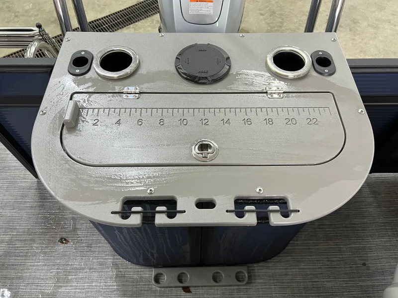 Slide: The Image of Qwest 818 E XRE CRUISE LTZ 2022 - 26