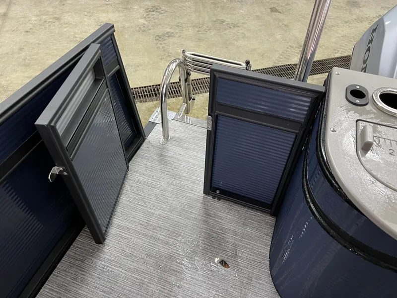 Slide: The Image of Qwest 818 E XRE CRUISE LTZ 2022 - 28