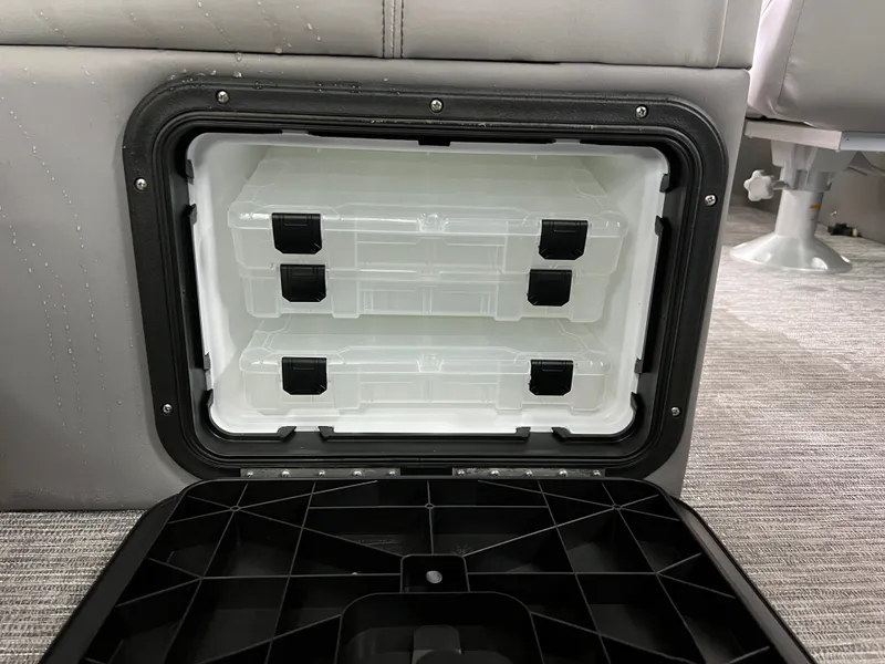 Slide: The Image of Qwest 818 E XRE CRUISE LTZ 2022 - 29