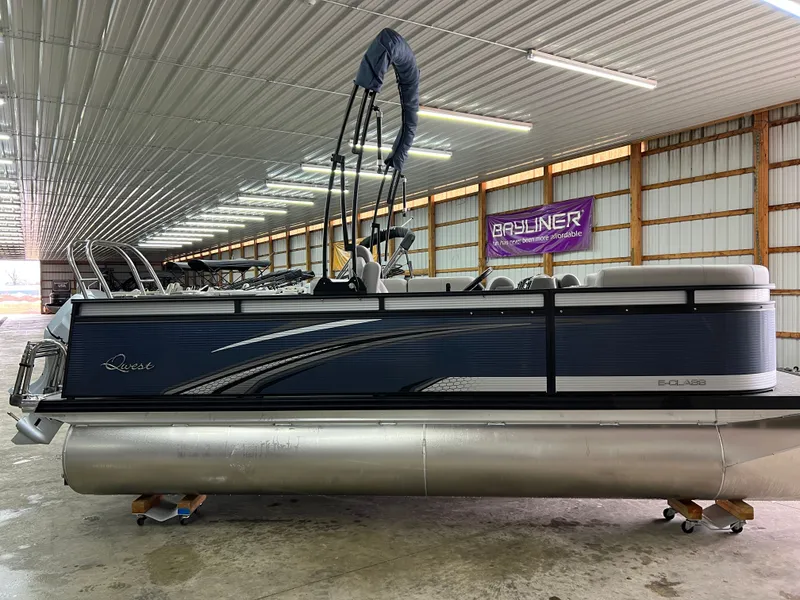 Slide: The Image of Qwest 818 E XRE CRUISE LTZ 2022 - 3