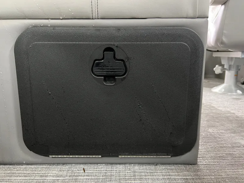 Slide: The Image of Qwest 818 E XRE CRUISE LTZ 2022 - 30