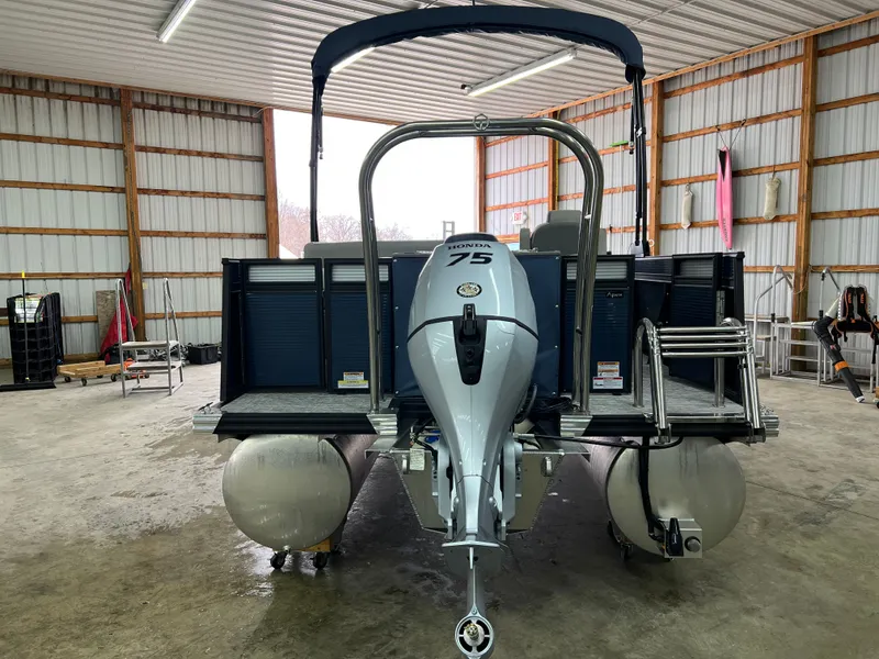 Slide: The Image of Qwest 818 E XRE CRUISE LTZ 2022 - 6